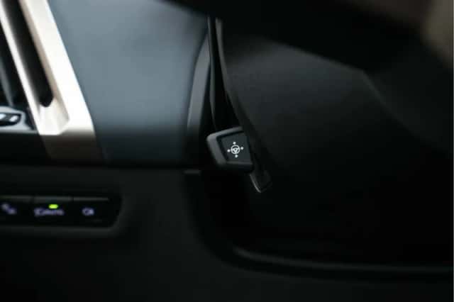 BMW iX (2022) thumbnail 30