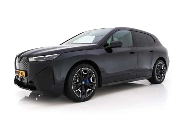 BMW iX (2022) thumbnail 4