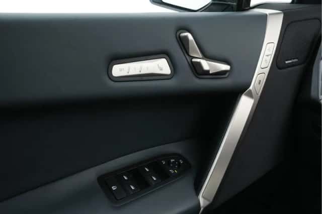 BMW iX (2022) thumbnail 33