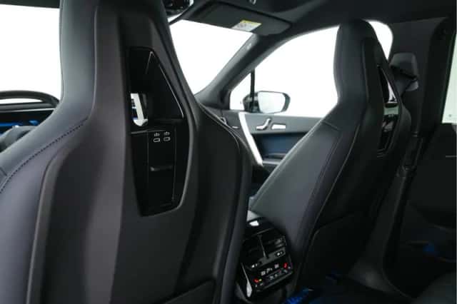 BMW iX (2022) thumbnail 35