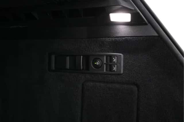 BMW iX (2022) thumbnail 38