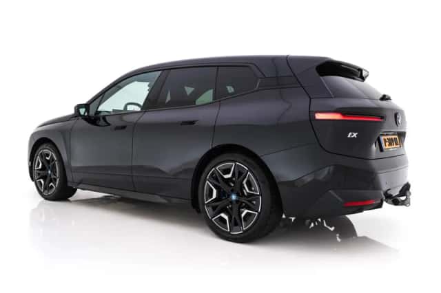BMW iX (2022) thumbnail 5