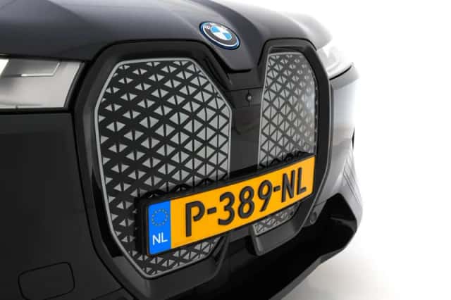 BMW iX (2022) thumbnail 42