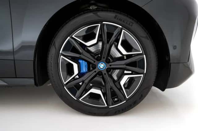BMW iX (2022) thumbnail 43