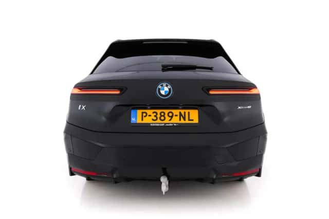 BMW iX (2022) thumbnail 6