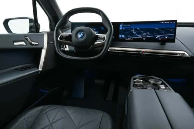 BMW iX (2022) thumbnail 8