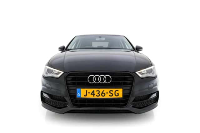 Audi A3 (2015) thumbnail 3