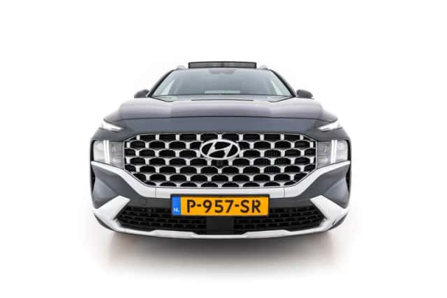 Hyundai Santa Fe (2022) thumbnail 3