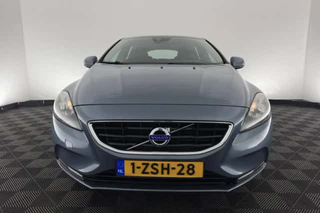 Volvo V40 (2014) thumbnail 3