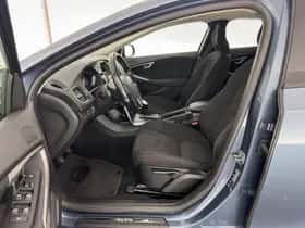 Volvo V40 (2014) thumbnail 9