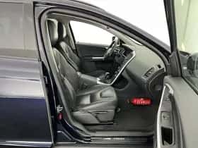 Volvo XC60 (2015) thumbnail 12