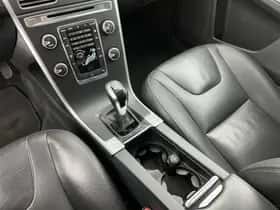 Volvo XC60 (2015) thumbnail 17