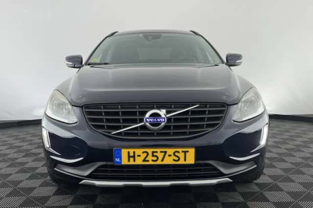 Volvo XC60 (2015) thumbnail 3