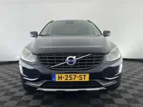 Volvo XC60 (2015) thumbnail 3