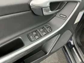 Volvo XC60 (2015) thumbnail 22