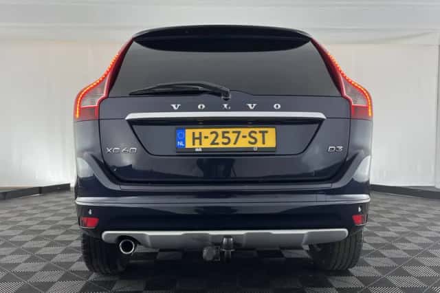 Volvo XC60 (2015) thumbnail 6