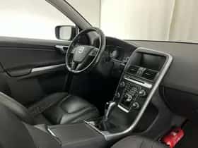 Volvo XC60 (2015) thumbnail 8