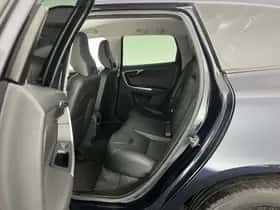 Volvo XC60 (2015) thumbnail 10