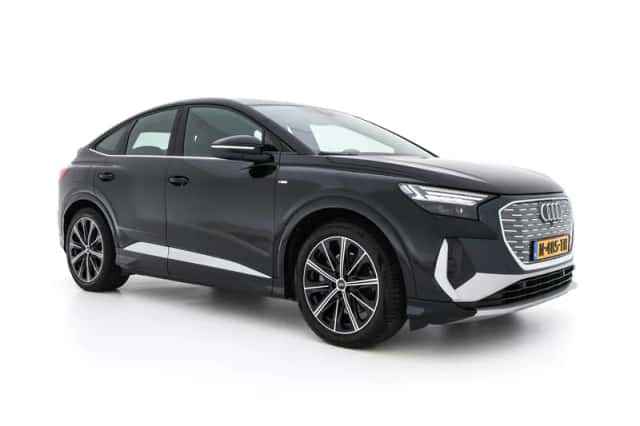 Audi Q4 (2021) thumbnail 1