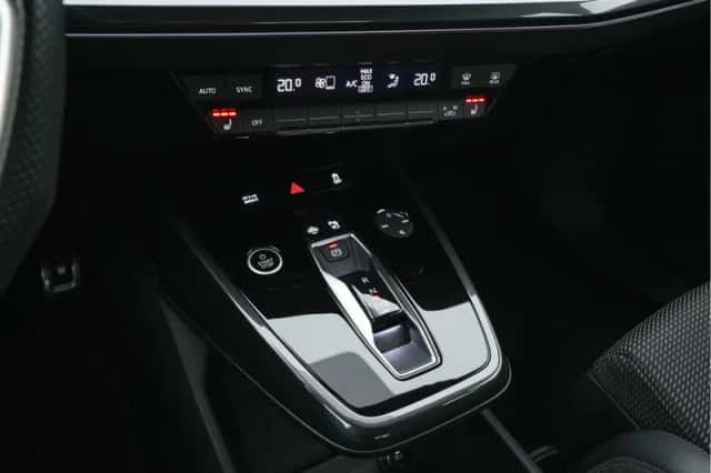 Audi Q4 (2021) thumbnail 14