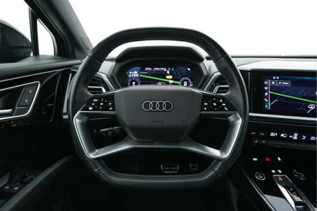 Audi Q4 (2021) thumbnail 18