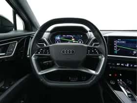 Audi Q4 (2021) thumbnail 18