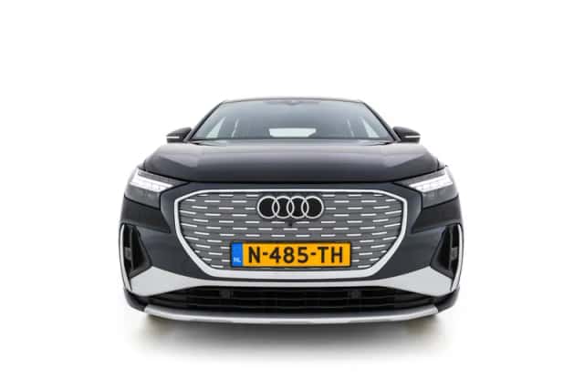 Audi Q4 (2021) thumbnail 3