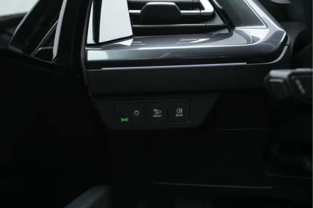 Audi Q4 (2021) thumbnail 21
