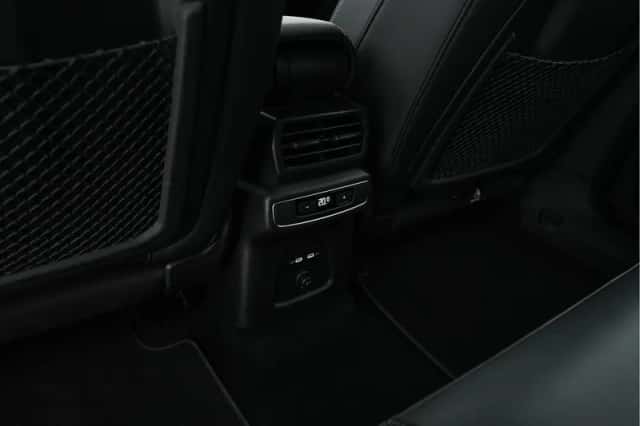 Audi Q4 (2021) thumbnail 24