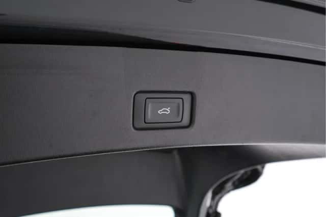 Audi Q4 (2021) thumbnail 25