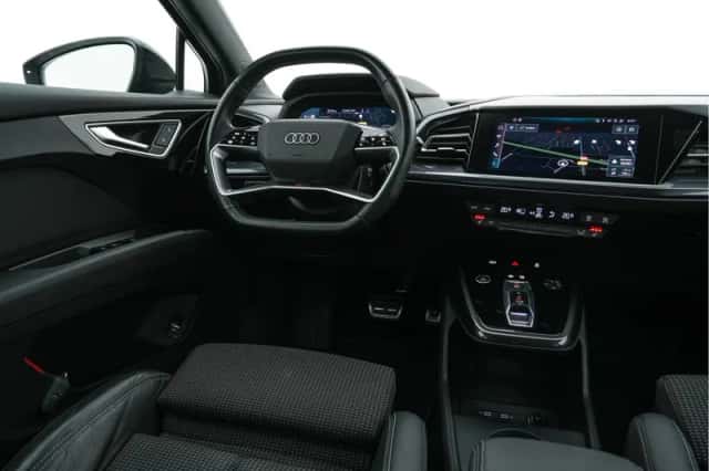 Audi Q4 (2021) thumbnail 8