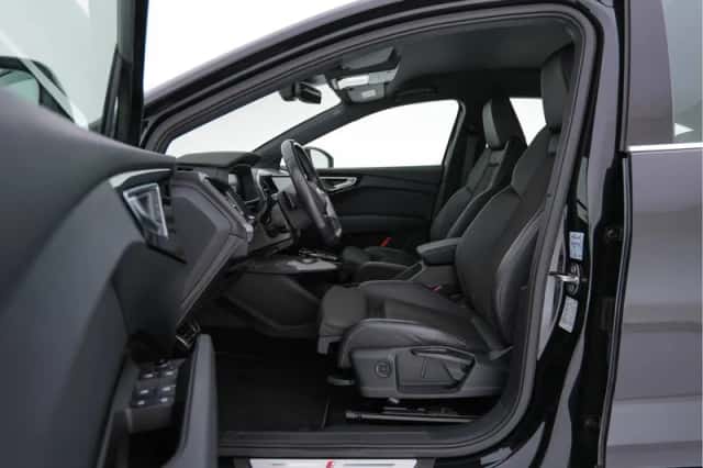 Audi Q4 (2021) thumbnail 9