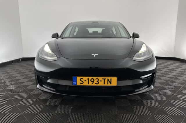 Tesla Model 3 (2023) thumbnail 3