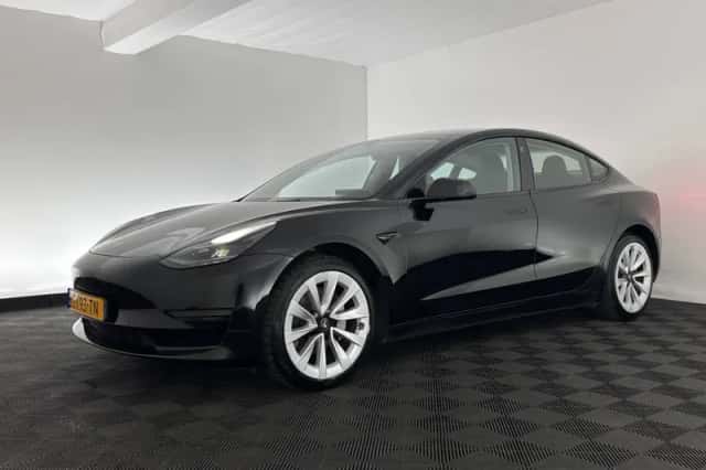 Tesla Model 3 (2023) thumbnail 4