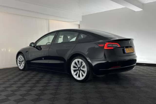 Tesla Model 3 (2023) thumbnail 5