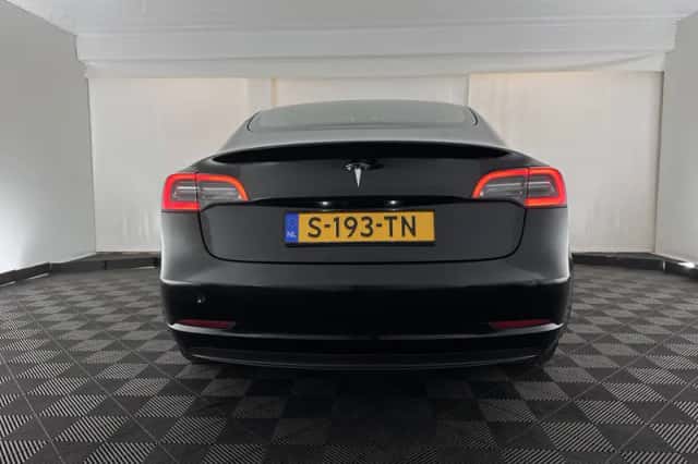 Tesla Model 3 (2023) thumbnail 6