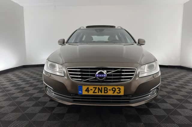 Volvo V70 (2015) thumbnail 3