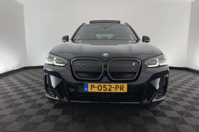 BMW iX3 (2022) thumbnail 3