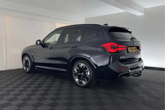 BMW iX3 (2022) thumbnail 5