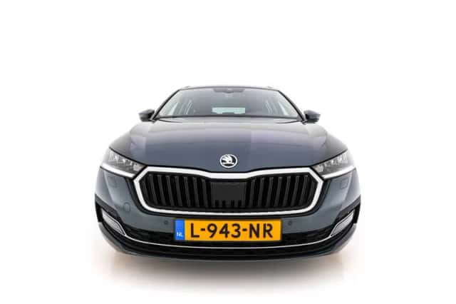 Škoda Octavia (2021) thumbnail 3