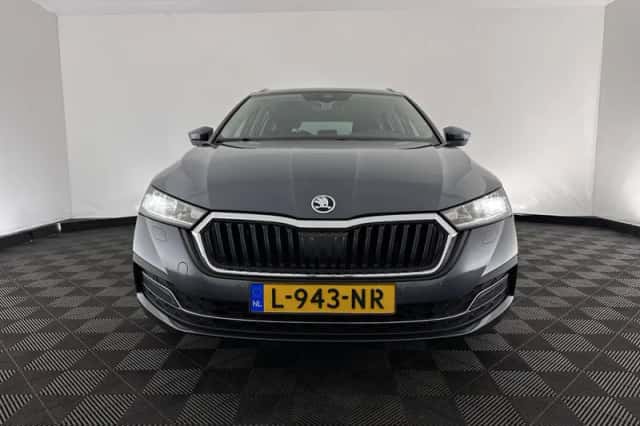 Škoda Octavia (2021) thumbnail 3