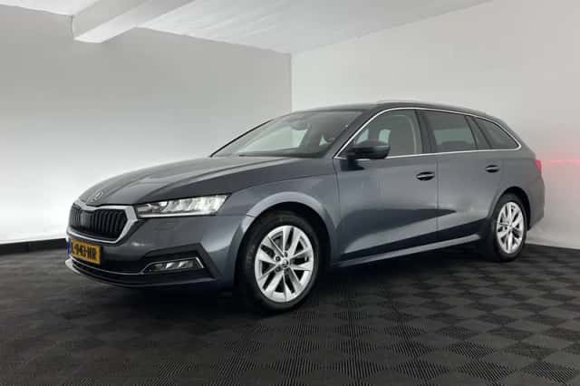 Škoda Octavia (2021) thumbnail 4