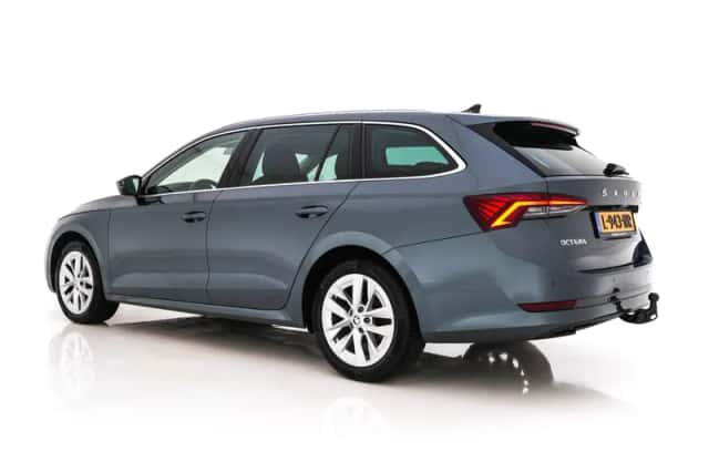 Škoda Octavia (2021) thumbnail 5