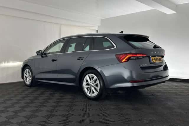 Škoda Octavia (2021) thumbnail 5