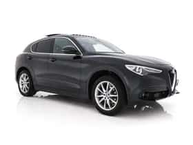 Alfa Romeo Stelvio (2018) thumbnail 1