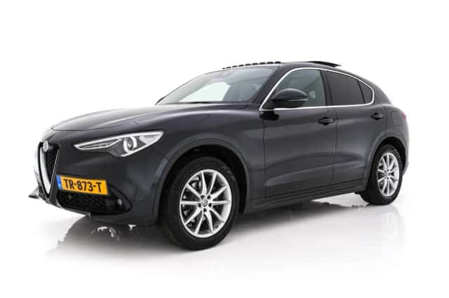 Alfa Romeo Stelvio (2018) thumbnail 4