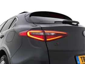 Alfa Romeo Stelvio (2018) thumbnail 32