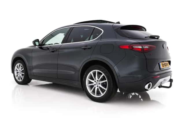 Alfa Romeo Stelvio (2018) thumbnail 5