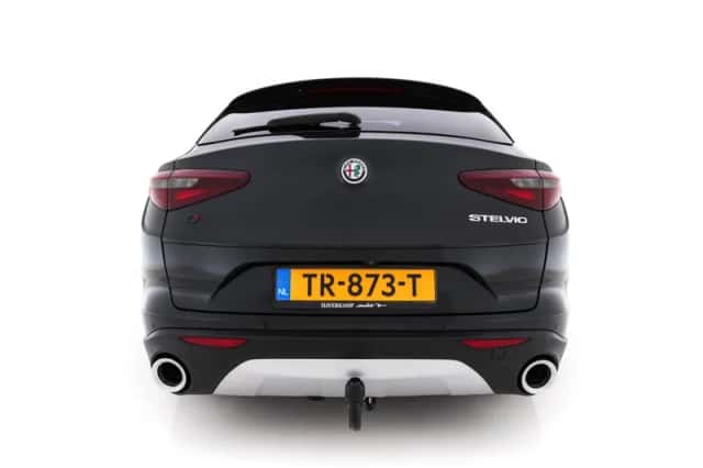 Alfa Romeo Stelvio (2018) thumbnail 6