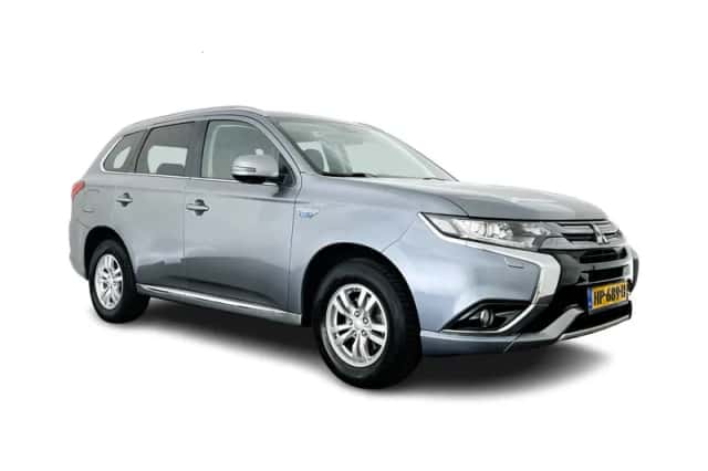 Mitsubishi Outlander (2015) thumbnail 1